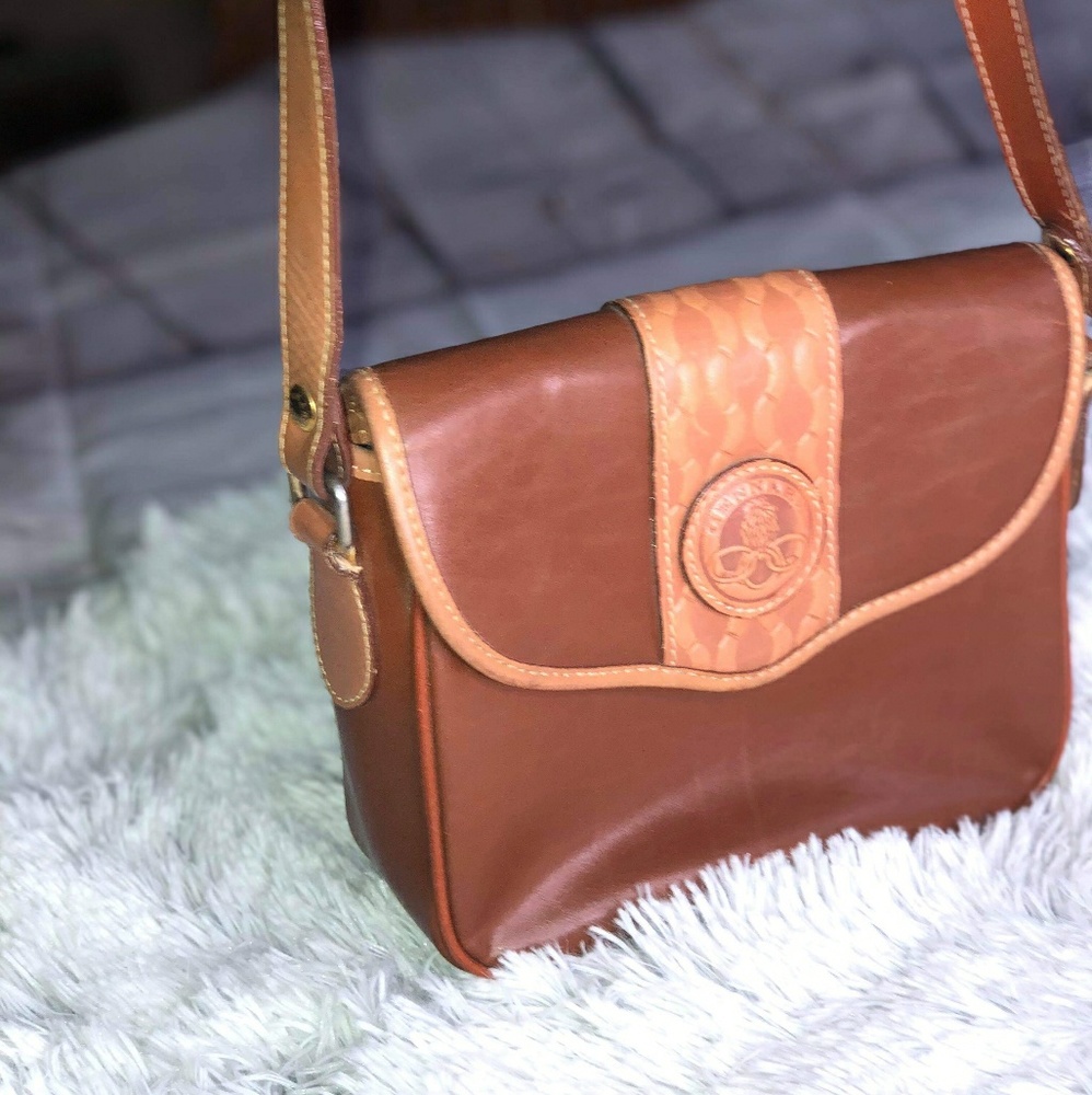 Brown leather crossbody bag